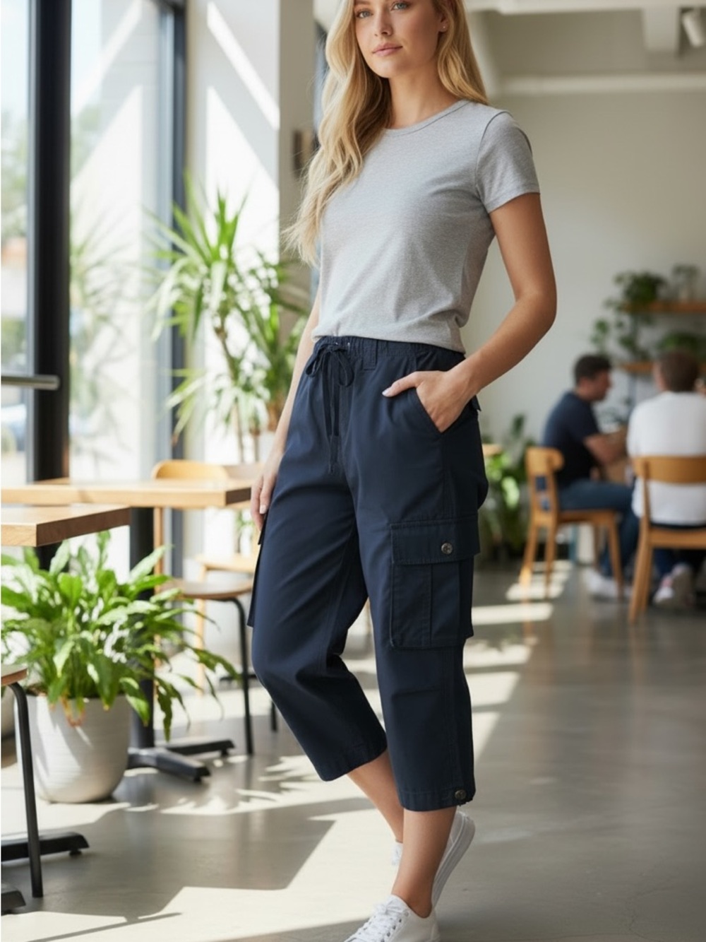 Liz Claiborne Women’s Dark Blue Cropped Cargo Pants